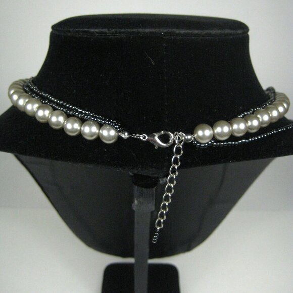 Collar Necklace 15 inch Silvertone Jewelry Women Gray Faux Pearl Classic Choker - Picture 5 of 5